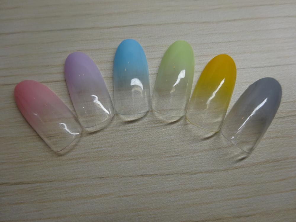 ネイルサロンぽりっしゅ、施術サンプル涼しげな色合いのネイルの写真2