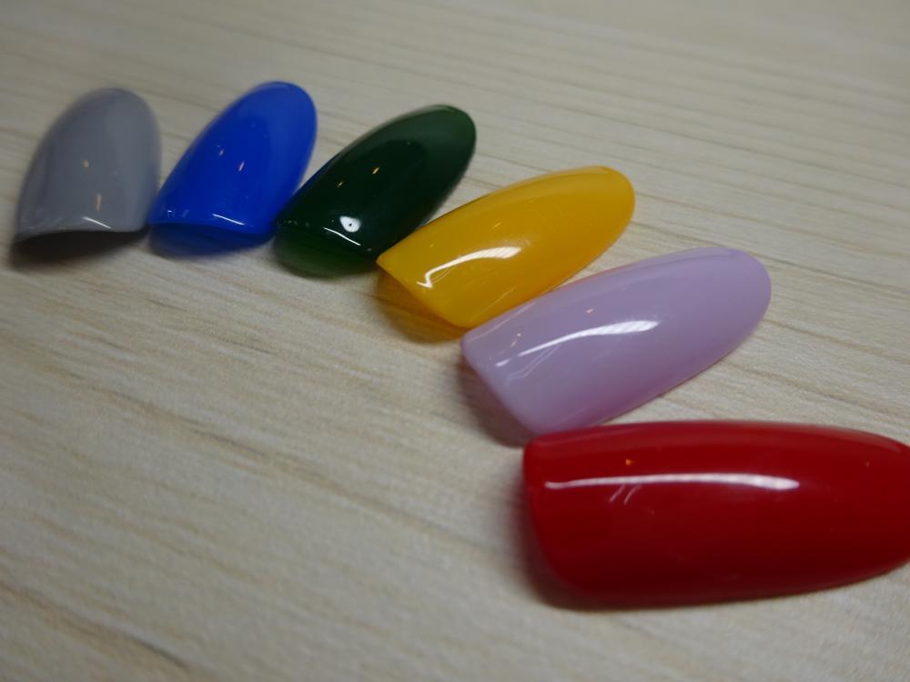 ネイルサロンぽりっしゅ、施術サンプルビビッドなカラーがインパクト大の写真2