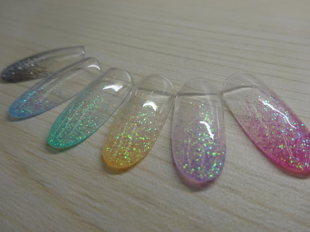 ネイルサロンぽりっしゅ、施術サンプルシンプルながらもさりげないラメがアクセントにの写真2