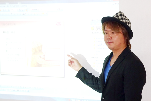 実技訓練だけではなく、美容やヘアケア、毛髪、頭皮に関する理論講義も充実