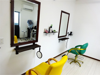 自社内に練習用のスタジオを完備